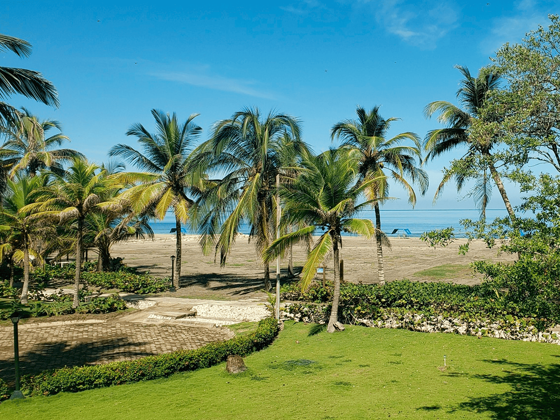 jardin y playa casa de la playa